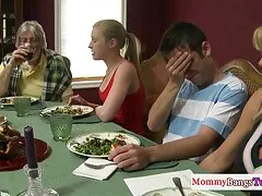 Οι Horny Hoes δελεάζουν τους Μορμόνους