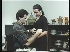 Η κυρία ThunderTits απατά τον Hubby με τον Babysitter