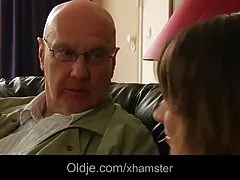 Brazzers: Οι πιτζάμες της Jennifer Mendez φτιαγμένες για σκίσιμο σε πορνό HD